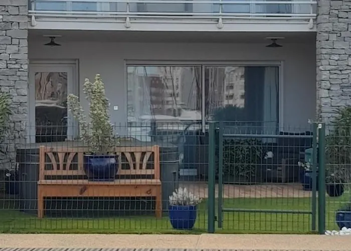 Cap Saint Martin Marina 아그